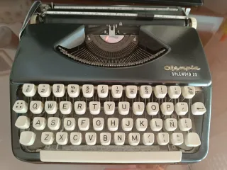 Máquina de escribir Olympia Splendid 33 Vintage