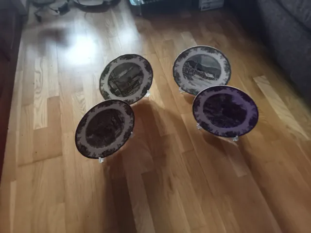 4 Platos de Porcelana Decorativos