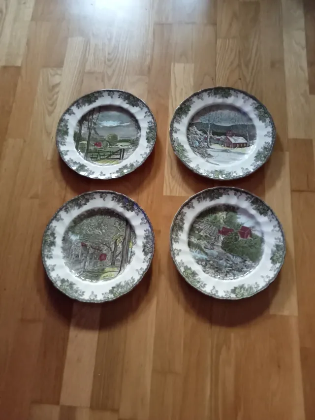 4 Platos de Porcelana Decorativos