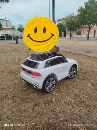 Coche eléctrico infantil Audi Q8 blanco