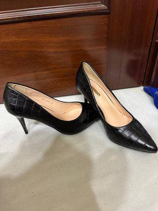 Tacones negros punta Talla 38