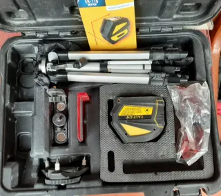 Nivel Láser EK-118 con Trípode y Gafas