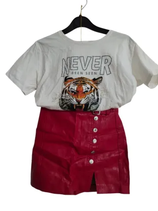 Conjunto Camiseta Tigre y Falda Roja