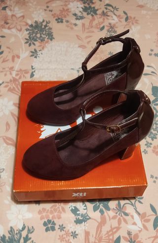 Zapatos de tacón Xti burdeos 