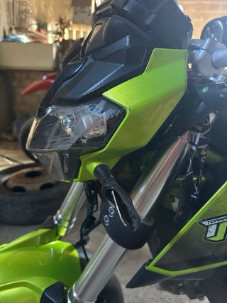 Moto Benelli TNT 125 Verde