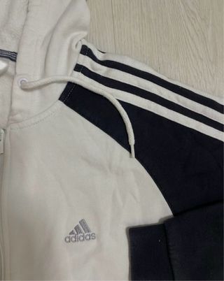Chaqueta Adidas blanca y negra