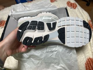 Nike Zoom Vomero 5 Gris/Blanco