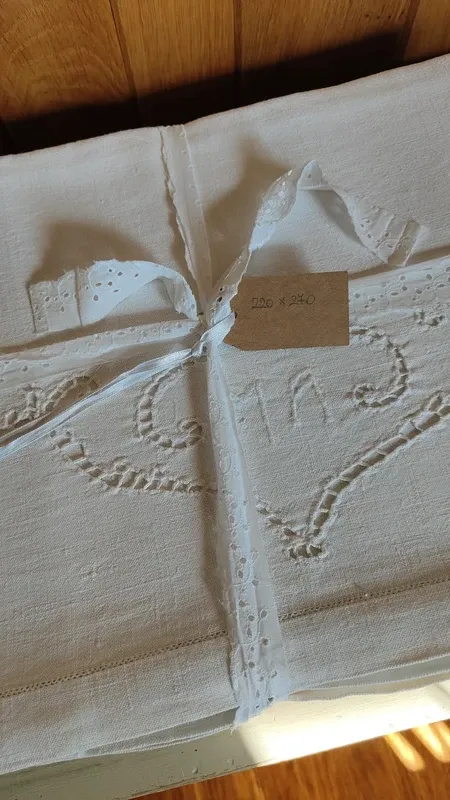 Lenzuolo antico in cotone con iniziali