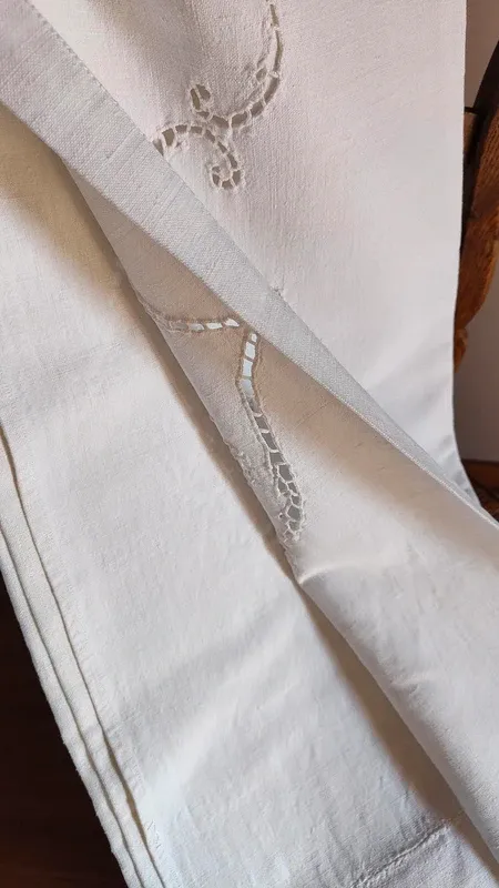 Lenzuolo antico in cotone con iniziali