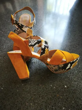 Sandalias Dansi tacón plataforma pitón