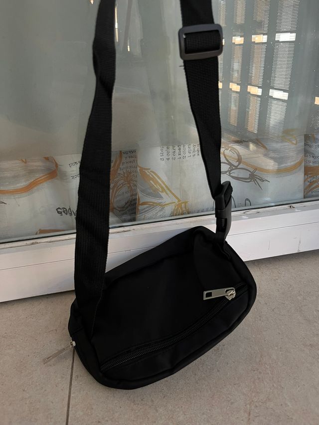 Riñonera Bolsito unisex en negro