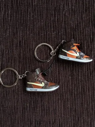Louis Vuitton + llavero Louis Vuitton x Nike