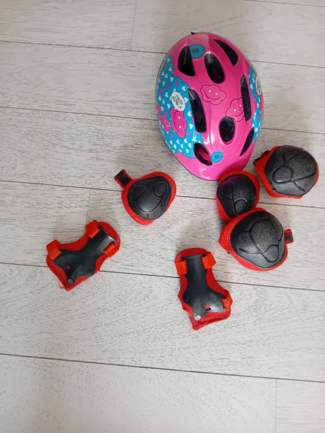 Casco y protecciones para patinar