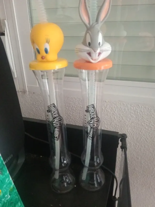Botellas Parque Warner Bugs Bunny y Piolín