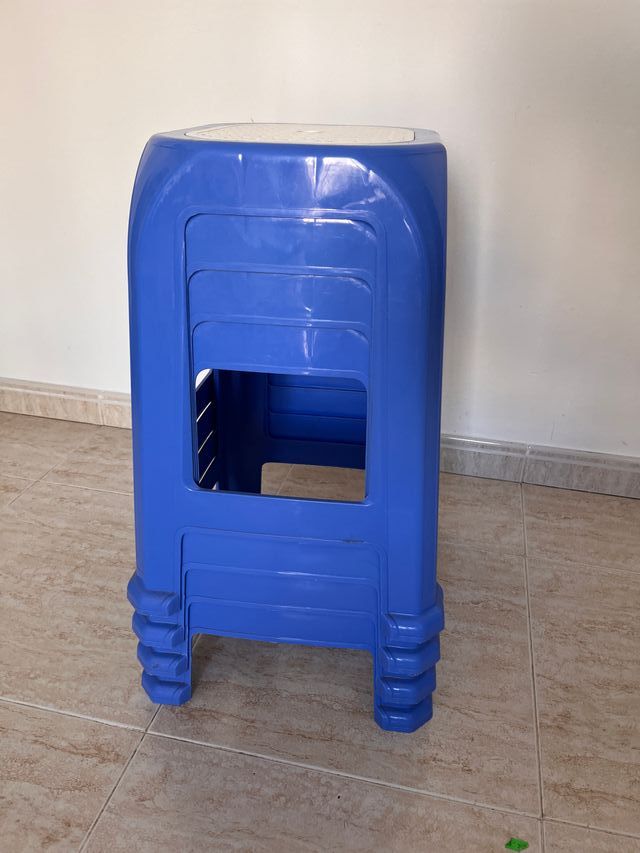4 Taburetes de Plástico Apilables Azules