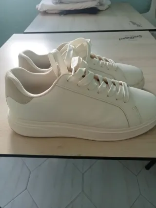 Zapatillas Zara Beige y Blancas