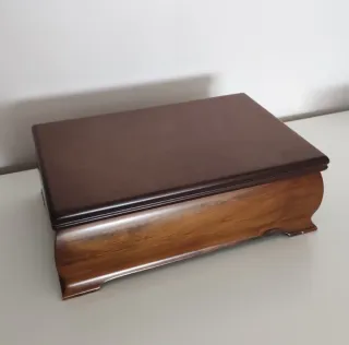 Joyero de madera con espejo