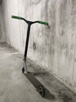 Patinete scooter para niños verde y plata