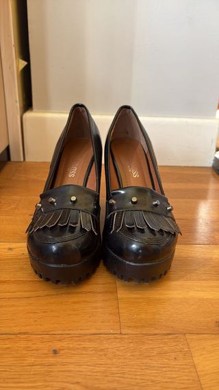 Zapatos de tacón negros con plataforma