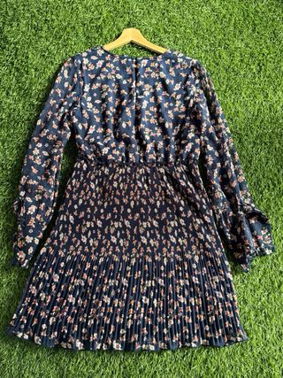 Vestido Vero Moda floral azul y rosa.