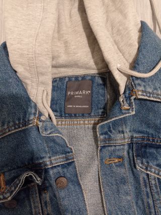 Cazadora vaquera con capucha y mangas grises Talla