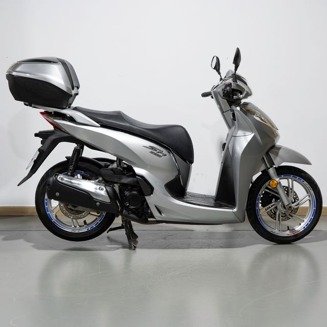 HONDA SH 300i TOP CASE KEYLESS