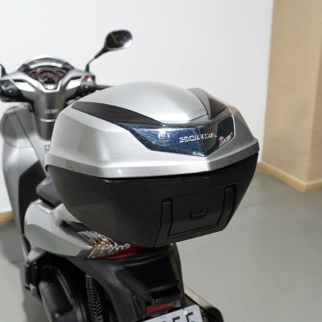 HONDA SH 300i TOP CASE KEYLESS
