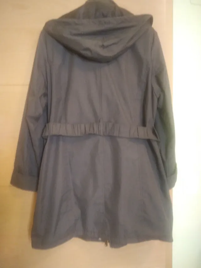 Parka gabardina con cinturón ajustable de goma