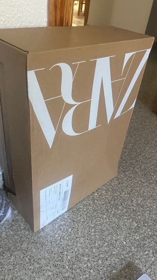 Scatola per abbigliamento variegata Zara