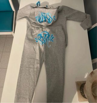 Conjunto chándal gris con cordones azules