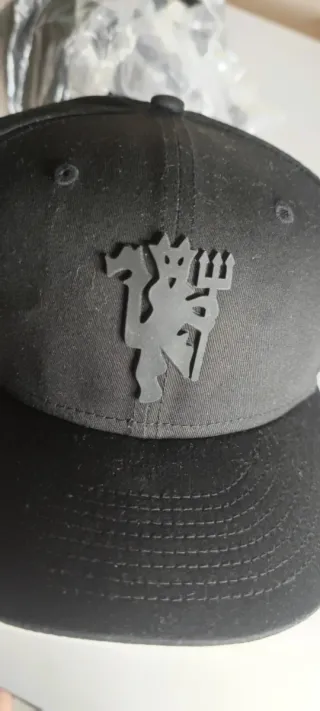 Gorra New Era Negra con Logo Diablo
