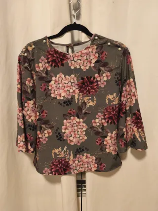 Blusa estampada manga 3/4 ancha 