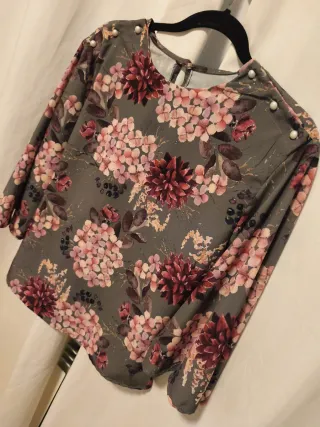 Blusa estampada manga 3/4 ancha 