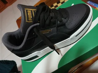 Zapatillas Puma Negras y Doradas