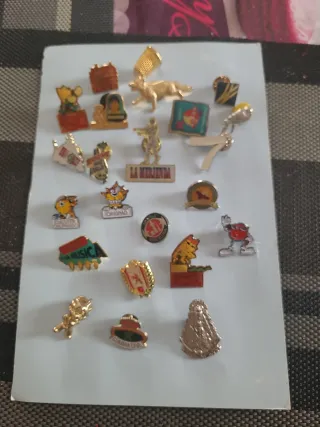 Colección 23 pins variados