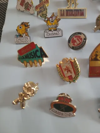 Colección 23 pins variados