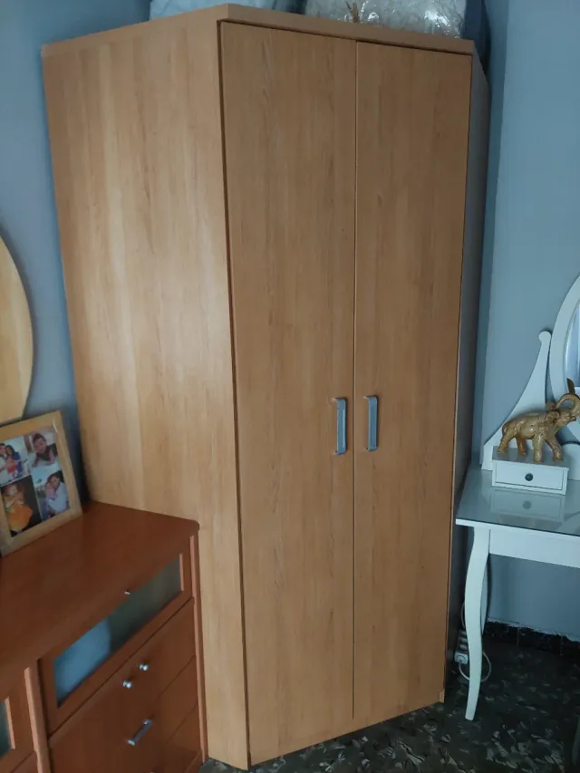 Armario de madera para esquina,en un estado exelen
