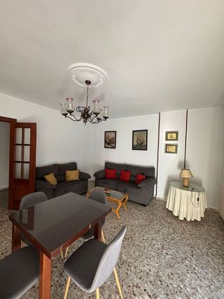 Piso en alquiler en Linares