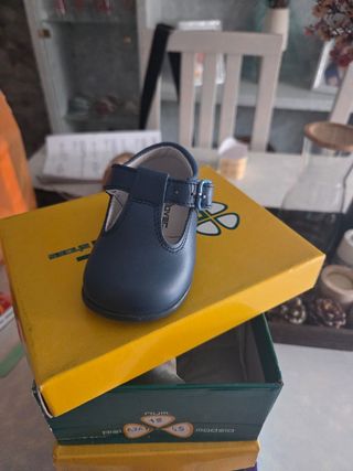 Zapatos de bebé talla 18