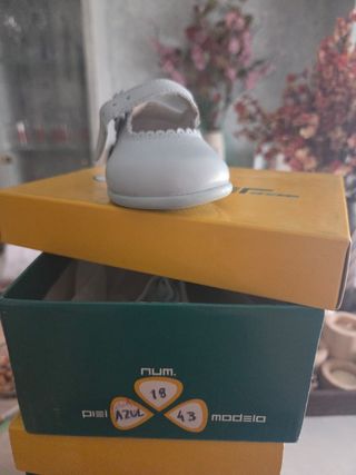 Zapatos de bebé talla 18