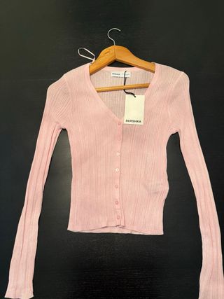 Cárdigan rosa Bershka con botones