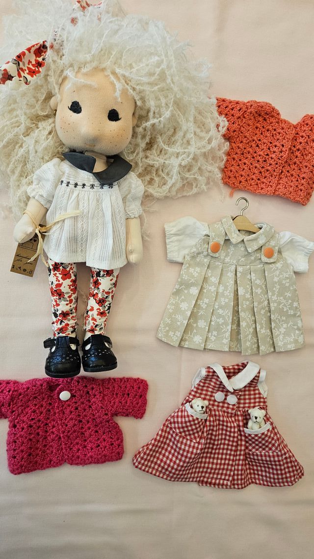 Muñeca de tela 33 cm con ropa