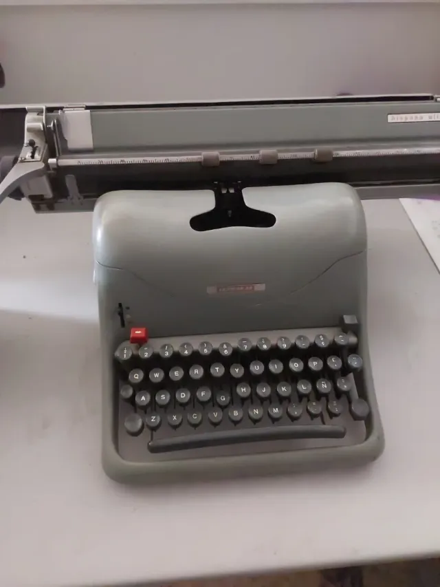 Máquina de escribir antigua