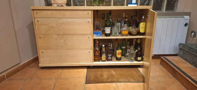 Mueble cajonera con baldas de madera