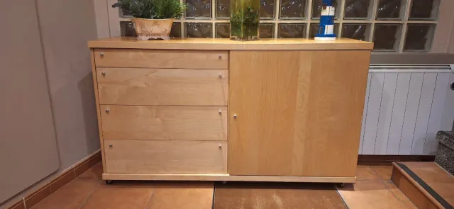 Mueble cajonera con baldas de madera