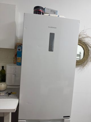 Nevera Daewoo Blanca con Congelador