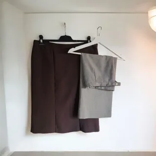 Falda marrón talla 48 + otra gris regalo.