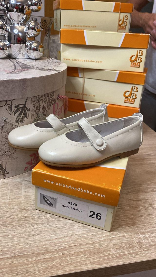 Zapatos de bebé talla 26