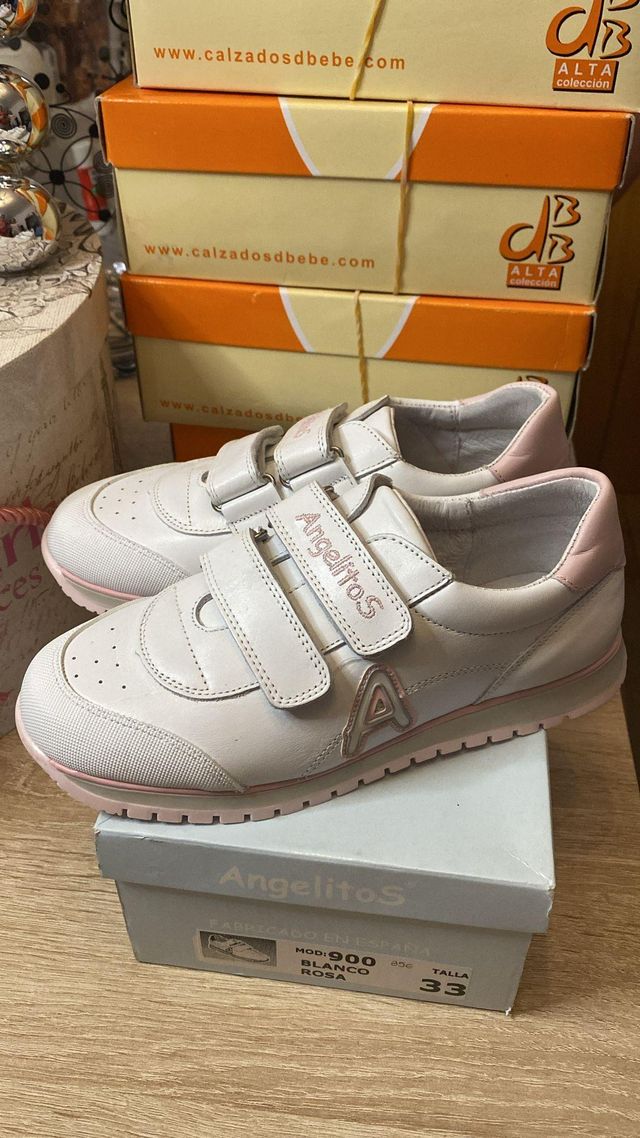 Zapatos de bebé talla 26