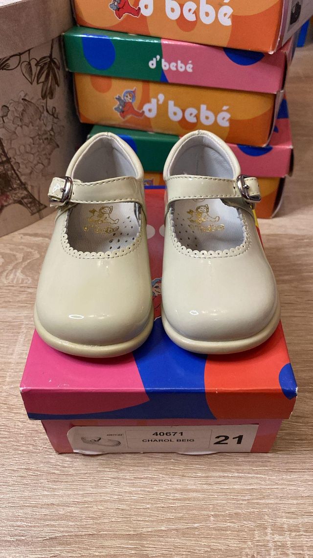 Zapatos de bebé talla 26